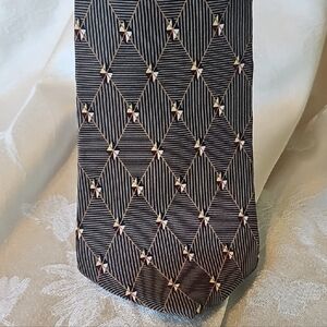Bill Blass Grey and Gold Tie with Elegant Geometric Design